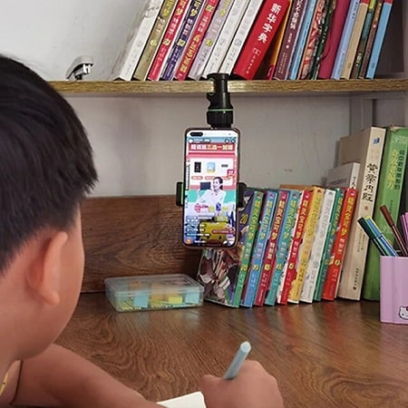 خرید پایه نگهدارنده موبایل در خانه برای درس خواندن
